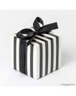 Caja blanca rayas negras 5,5x5,5x5,5cm. con cinta, min.25