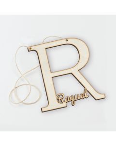 Colgante de madera letra R con nombre 12,5x12,5cm aprox.