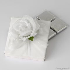 White box 4 chocolates with tulle flower