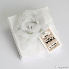 Scatola bianca 4 cioccolatini con fiore di tulle