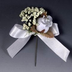 Pin lapel white flower