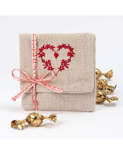 Sachetto beige con cuore ricamato rosso e 4 croki-choc