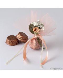 Bouquet color salmone con fiori e 2 cioccolatini