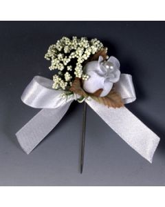 Pin lapel white flower
