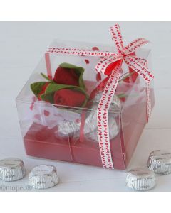 Boîte Saint-Valentin roses et 4 chocolats