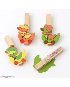 Cloth holder wooden duck female magnet