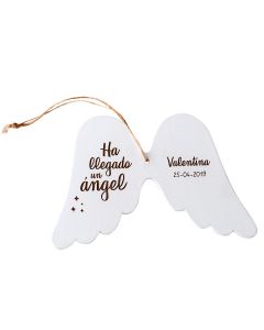 Colgante madera alas Ha llegado un ángel min.12