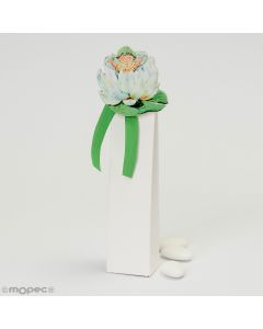 Molletta legno bebè su fiore bianco 3 confetti cioccolato
