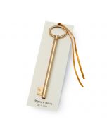 Rotulador llave dorada adornada y punto de libro