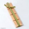 Box decorated with green raffia + 4 chocolates