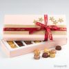 Boîte rectangulaire rose avec 21 chocolats